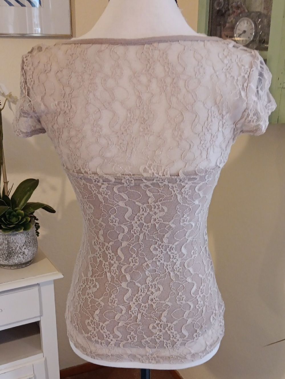 GUESS Sheer Lace Top With Sweetheart Lining - Picture 5 of 8